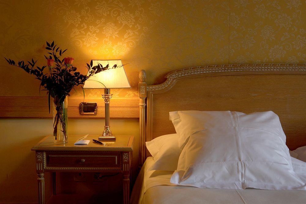 Hotel Splendide Royal Лугано Стая снимка A bedroom at the hotel