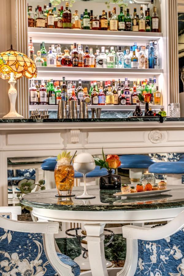 Hotel Splendide Royal Лугано Екстериор снимка The bar at the Savoy