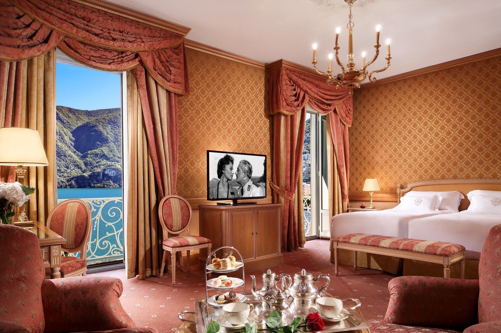Hotel Splendide Royal Лугано Екстериор снимка A suite at the hotel